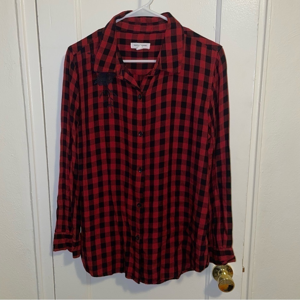 BEACHLUNCHLOUNGE Red Plaid Rose Embroidered Button Front Long Sleeve Top